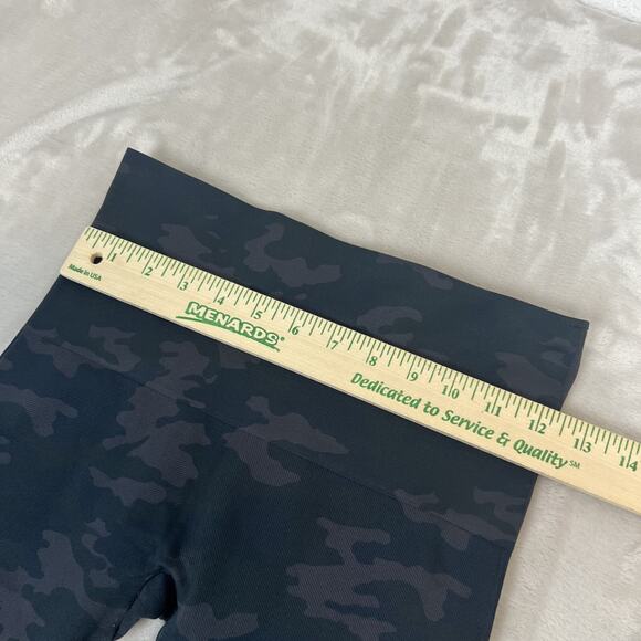 Spanx Leggings Womens Medium Black Camo Look At Me Know Seamless Compression - Picture 3 of 9